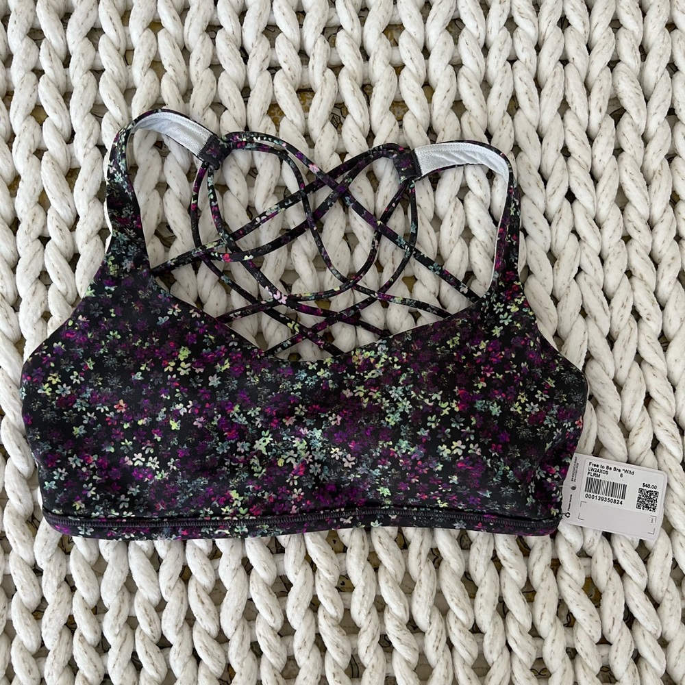 Lululemon Free to Be size 6